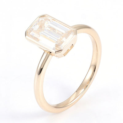 Dazzling 3 CT Emerald Cut Moissanite Solitaire - Captivating & Luxurious Choice for a Dream Engagement Ring