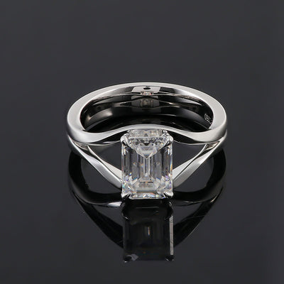 Luxurious 2.5 CT Emerald Cut Moissanite Solitaire Ring with Modern Split Band - Timeless Elegance Meets Contemporary Style