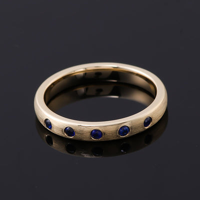 Luxury Yellow Gold Men's Ring with 1.7mm Sapphire, VVS Clarity, and Color DEF